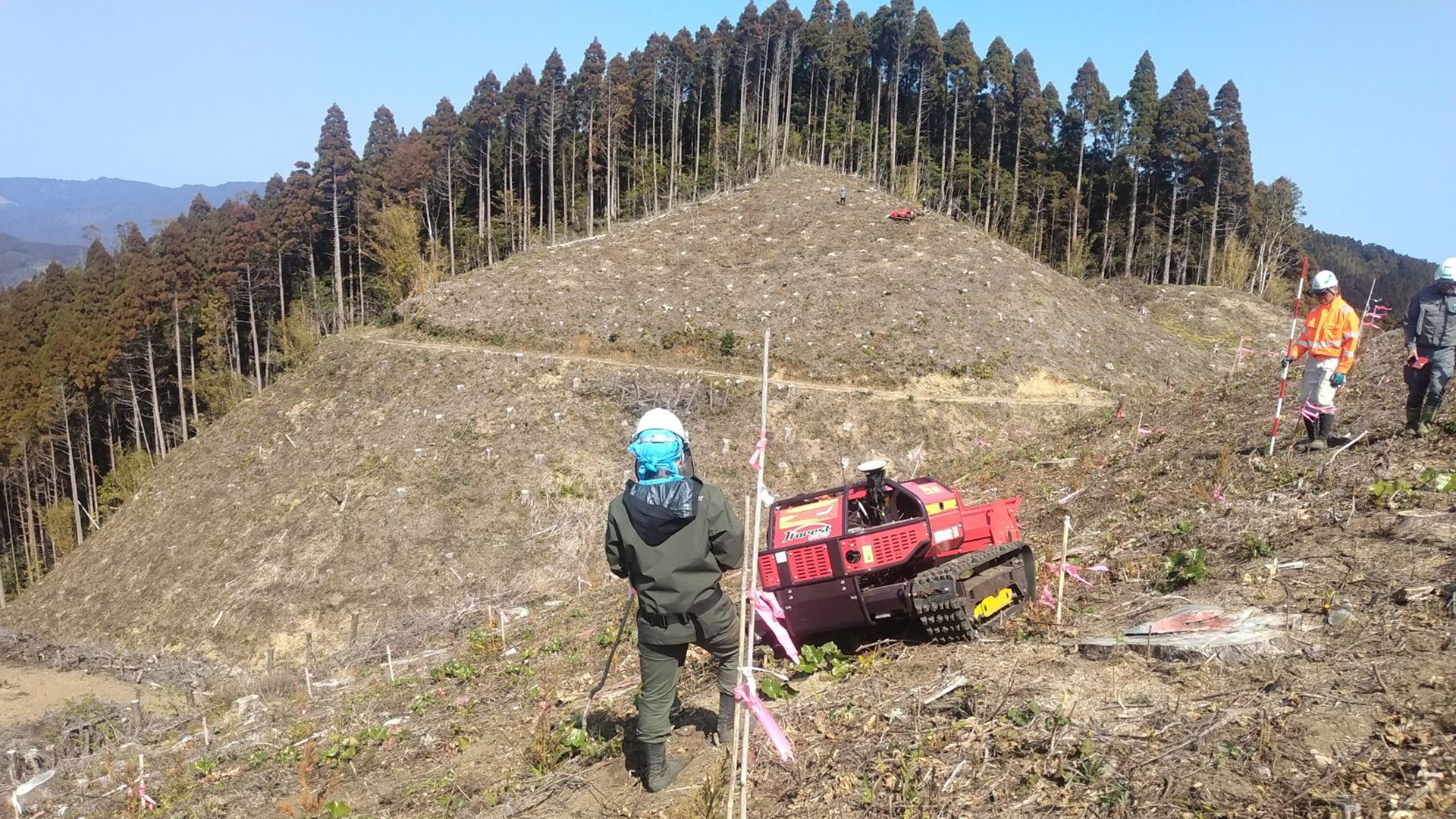 先進的林産地の宮崎県でキャニコムのラジコン式草刈機実証