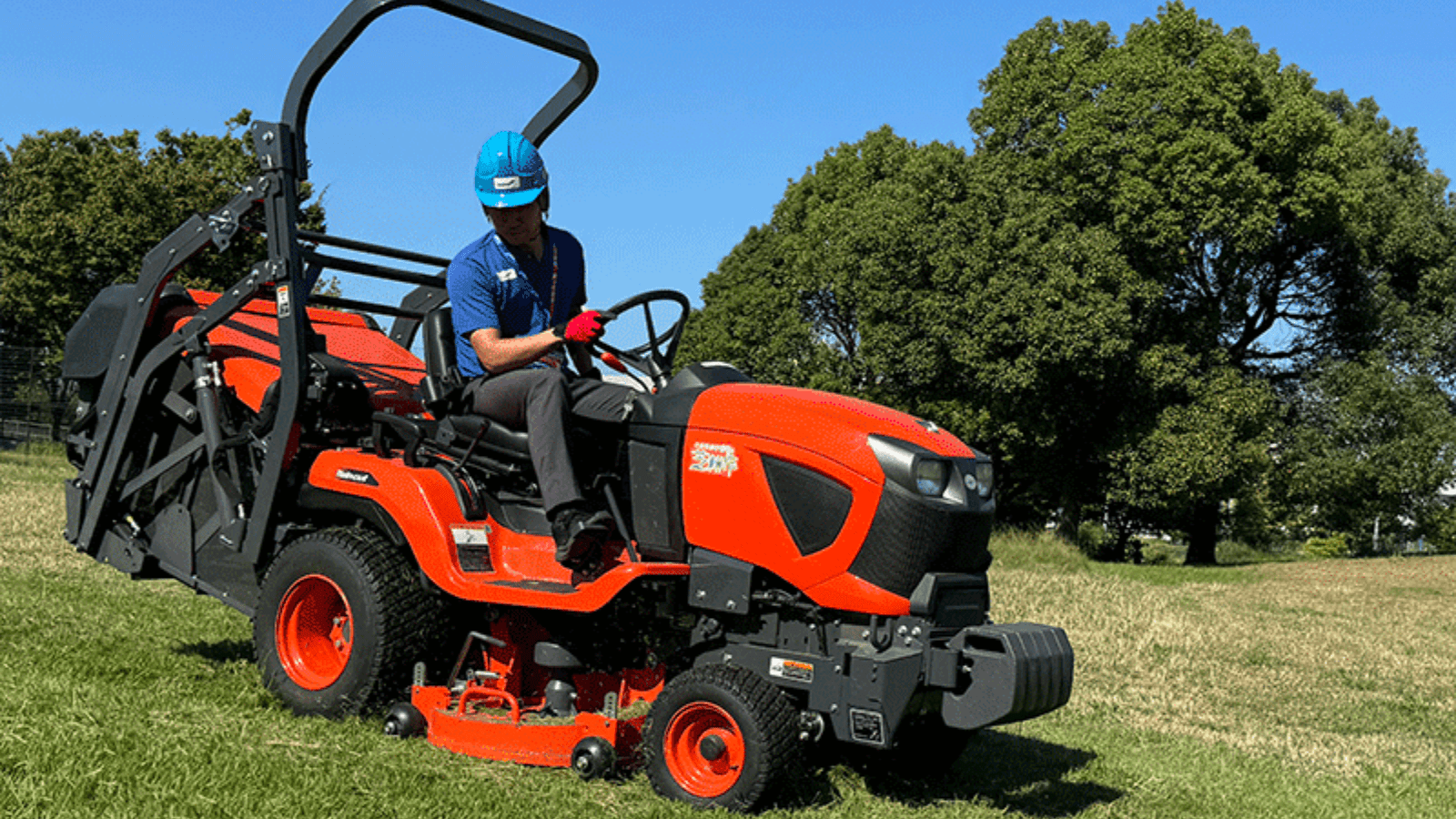 乗用芝刈機で雑草は刈れる？ 乗用草刈機との違いとは
